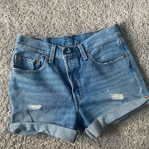 LEVI SHORTS size 27